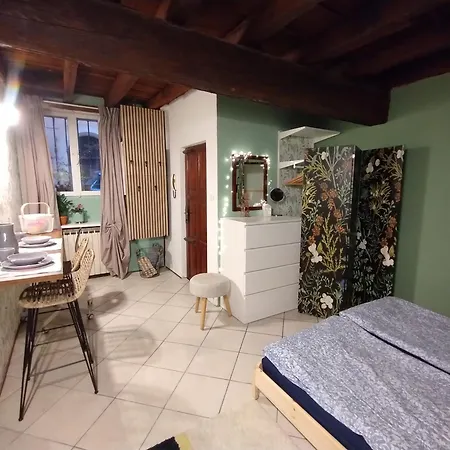 Carillon House Apartman *